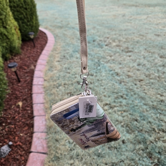 Cream TravelWristlet - Picture 4 of 10